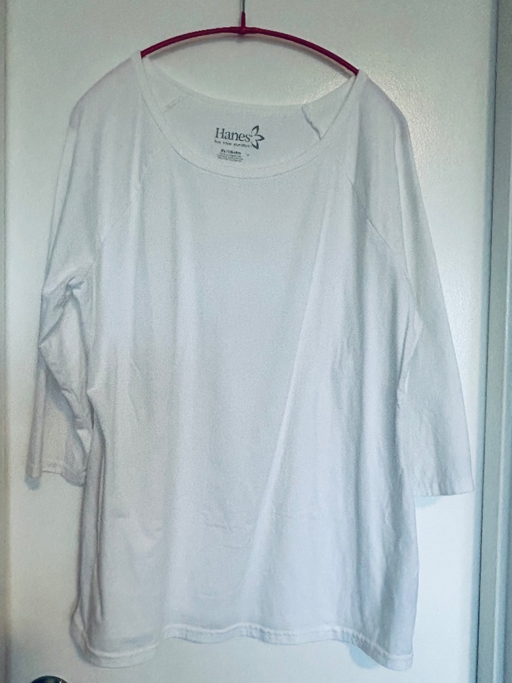 NWOT Hanes Women's 3/4 raglan sleeve white T-shirt, Size XL
